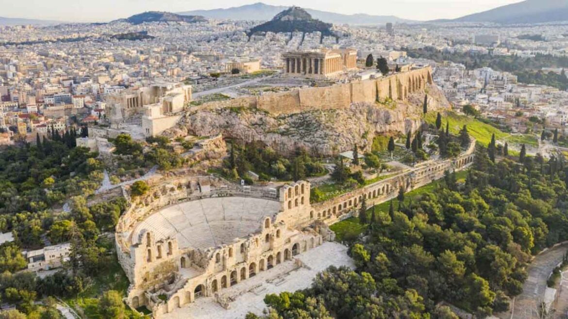 Αμοργός: το νησί του απέραντου γαλάζιου