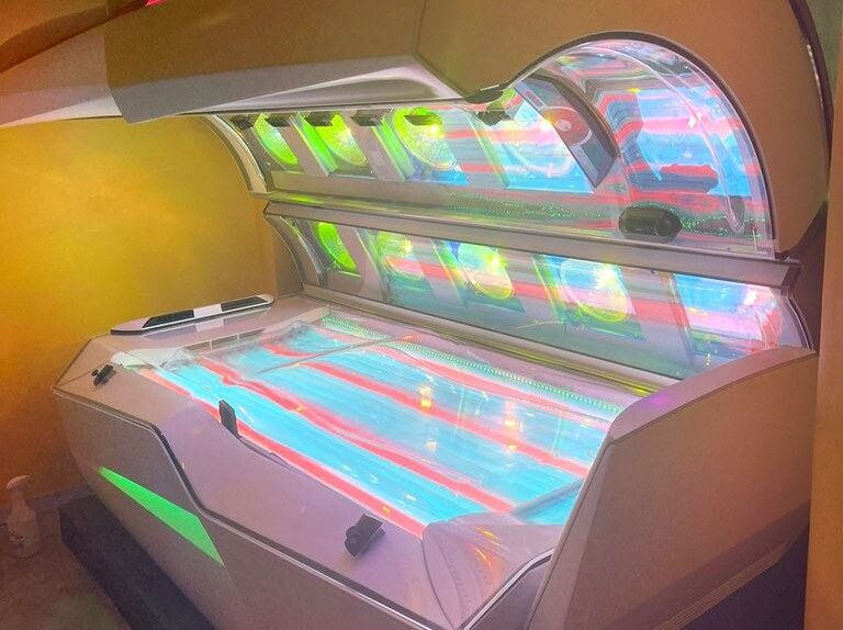 Solarium Κοντά μου Χωρίς Αυτοκίνητο: Μετρό, Τραμ και Διαδρομές με τα Πόδια